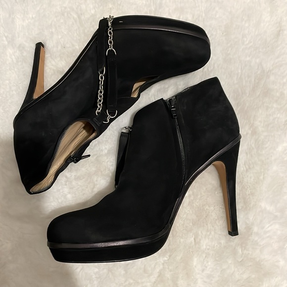 Heels - Picture 2 of 2